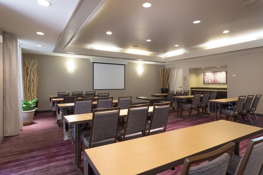 More Photos Of 3040 Ross Clark Cir, Dothan Hotel For Sale