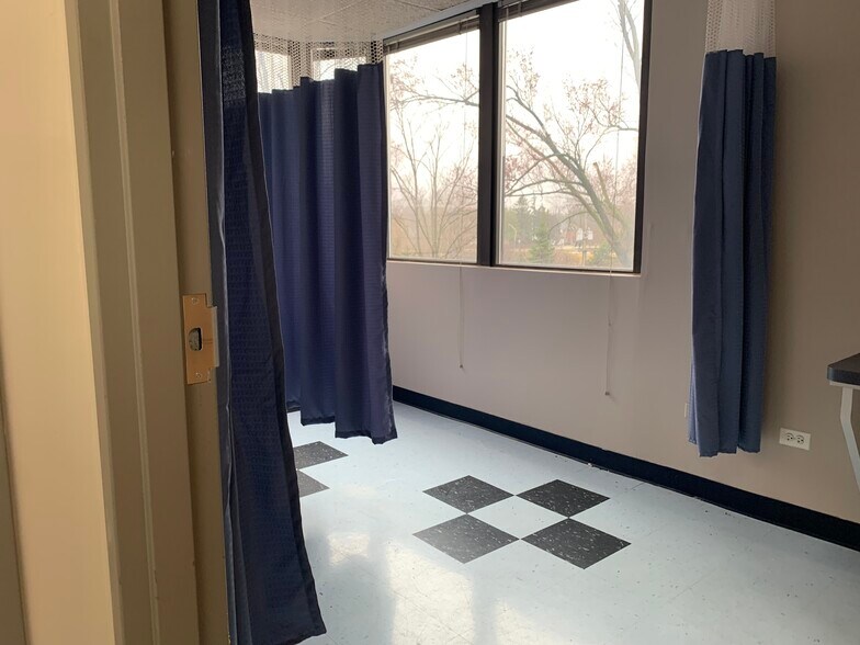 More Photos Of 519 N Cass Ave, Westmont Medical For Lease