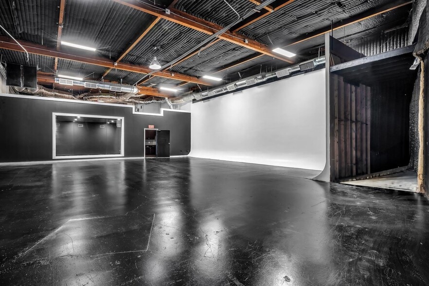 More Photos Of 5727 W Adams Blvd, Los Angeles Warehouse For Sale