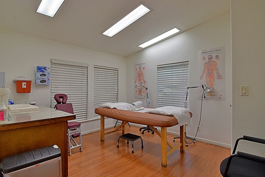 More Photos Of 1707 Fortview Rd, Austin Medical For Sale