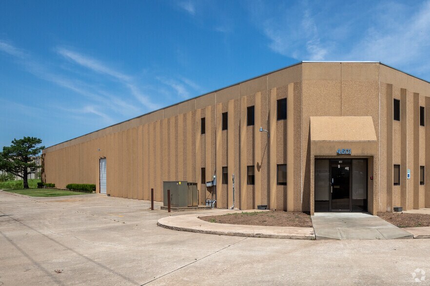More Photos Of 4601 SW 36th St, Oklahoma City Warehouse For Lease