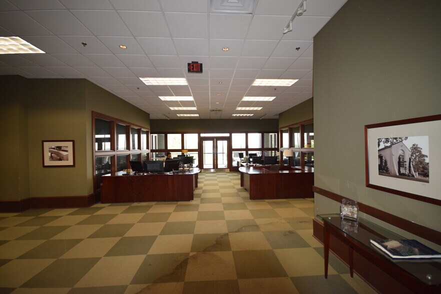 More Photos Of 5 Statehouse Plz, Little Rock Office For Sale