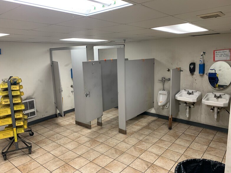 More Photos Of 4034 Pepperell Way, Dublin Warehouse For Lease