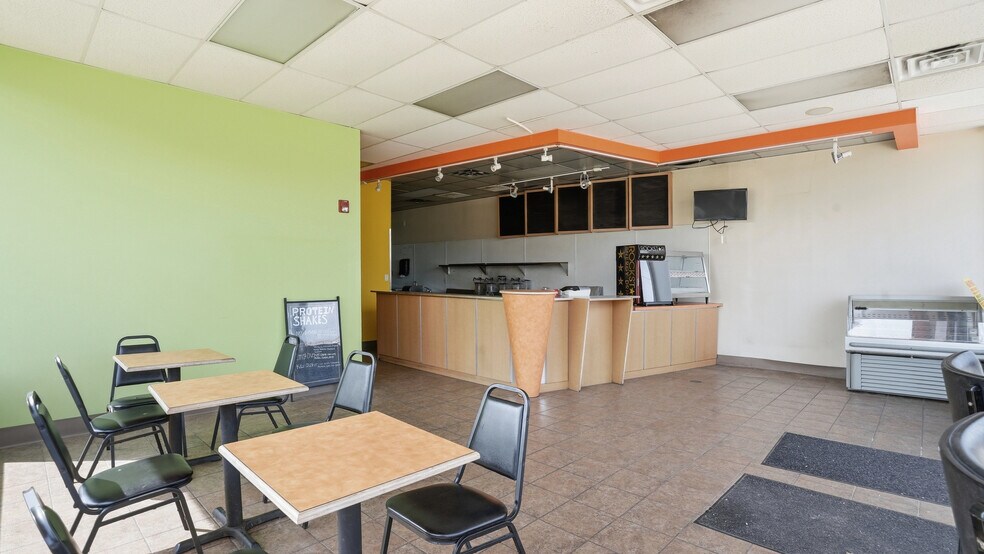 More Photos Of 2882-2904 Long Beach Rd, Oceanside Freestanding For Lease