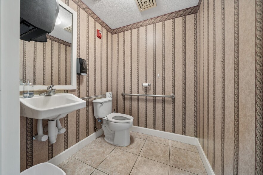 More Photos Of 5925 SE Abshier Blvd, Belleview Medical For Sale