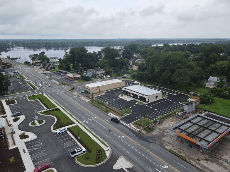 More Photos Of 206 Bridge, Washington General Retail For Lease