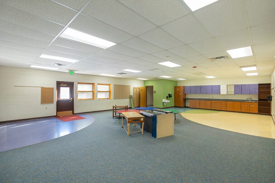 More Photos Of 202 Topaz Ave, Granby Schools For Sale