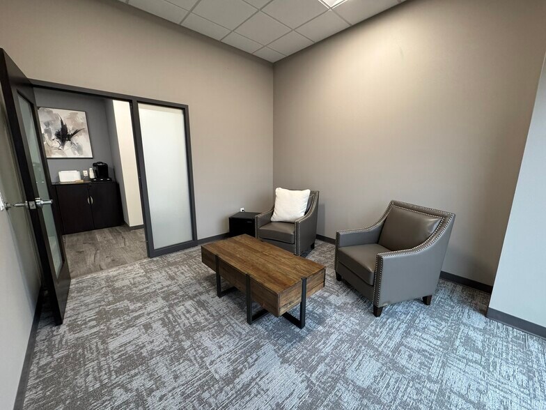 More Photos Of 645 Sandpiper Trl, Cottage Grove Warehouse For Lease