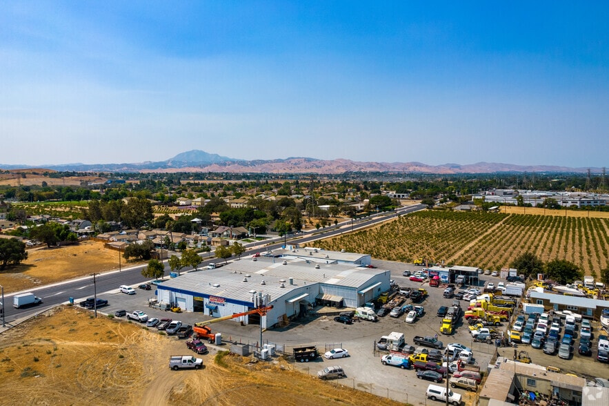 More Photos Of 3201-3299 E 18th St, Antioch Service For Lease