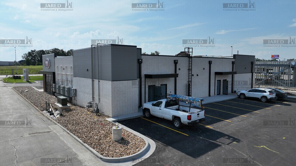 More Photos Of 1565-1585 S Jefferson Ave, Lebanon General Retail For Lease
