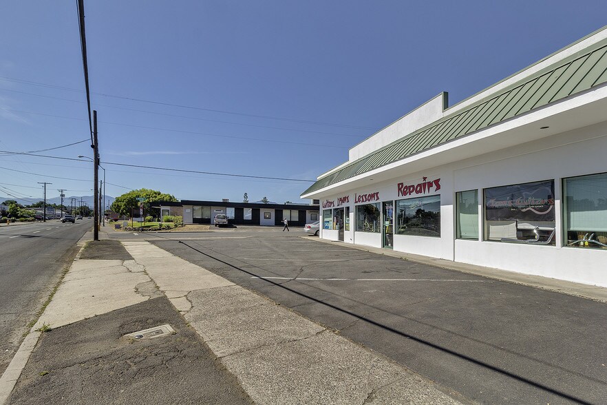 More Photos Of 1105 N Riverside Ave, Medford Freestanding For Sale