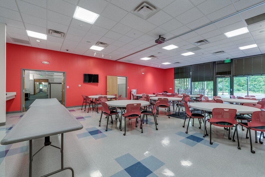 More Photos Of 3825 Columbus Rd, Granville Business Park For Lease