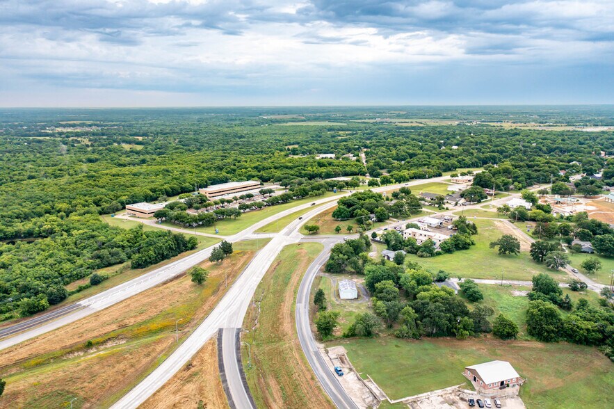 More Photos Of 1021 Grove st, Kaufman Warehouse For Sale