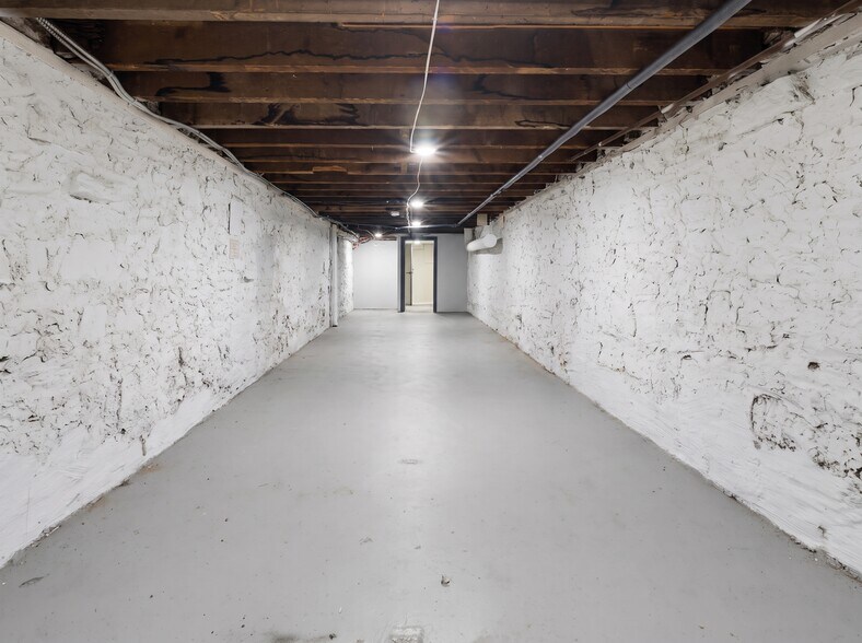 More Photos Of 183 King St E, Hamilton Storefront Retail Residential For Sale
