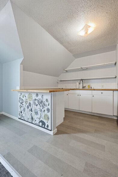 More Photos Of 24-26 Montauk Ave, New London Storefront Retail Residential For Sale