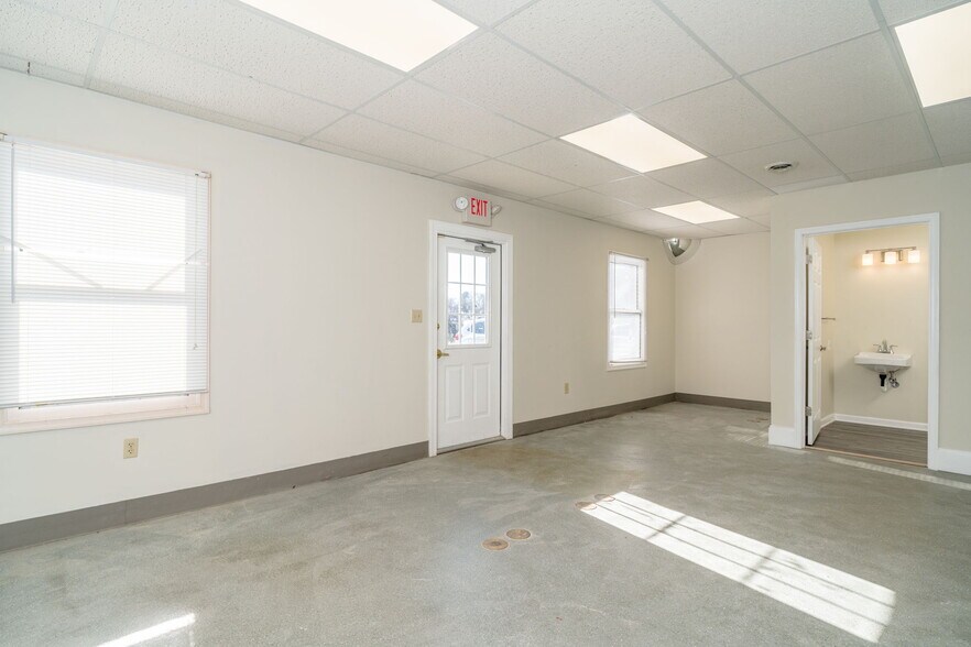 More Photos Of 1600 N Coalter St, Staunton Office For Lease