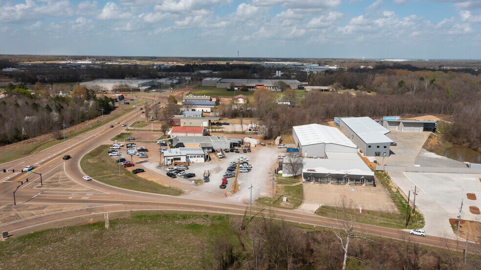 More Photos Of 148 Weisenberger Rd, Madison Flex For Lease