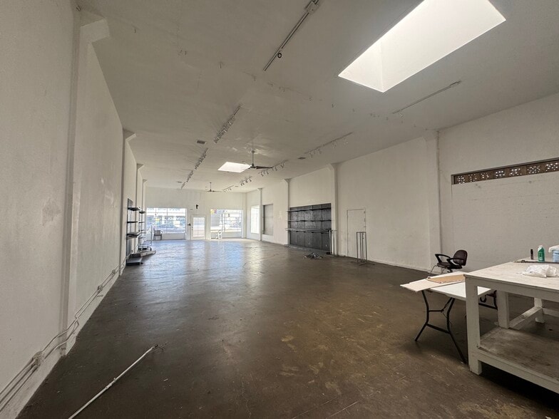 More Photos Of 601-609 N La Brea Ave, Los Angeles Storefront For Lease
