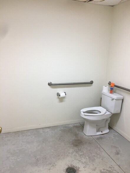 More Photos Of 427 S Glenwood Blvd, Tyler Warehouse For Sale