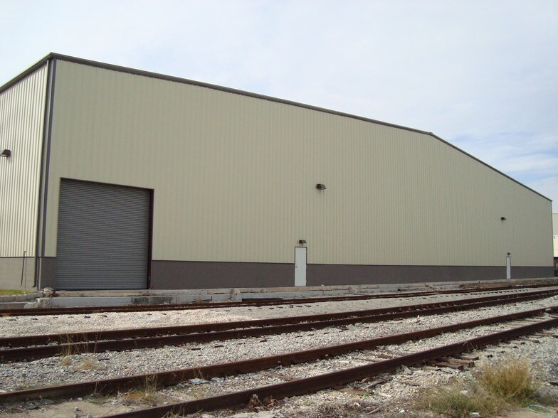 More Photos Of 5633 Old Clinton Rd, Houston Warehouse For Lease