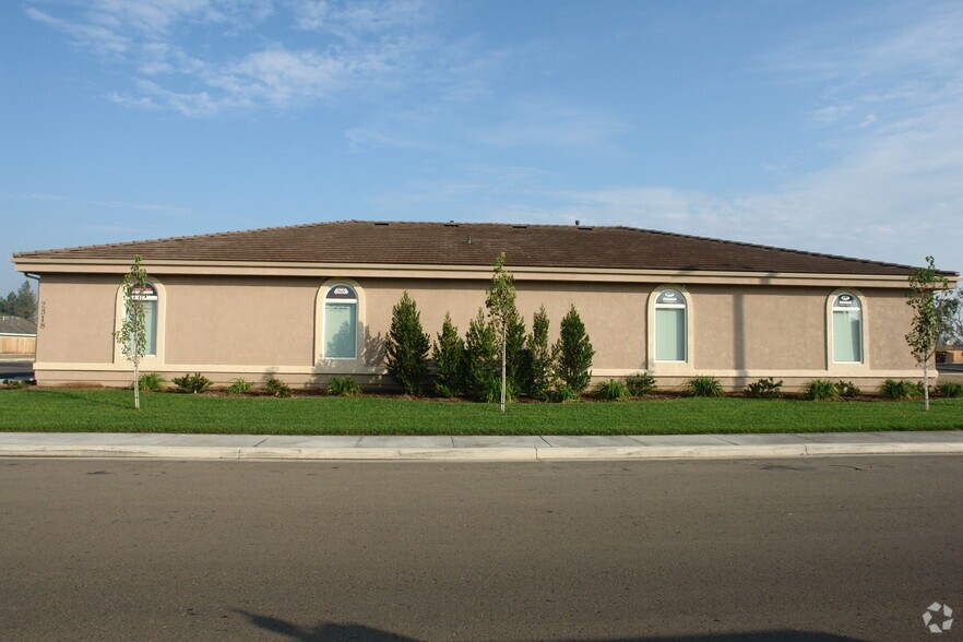 Primary Photo Of 2318 W Sunnyside Ave, Visalia Office For Lease