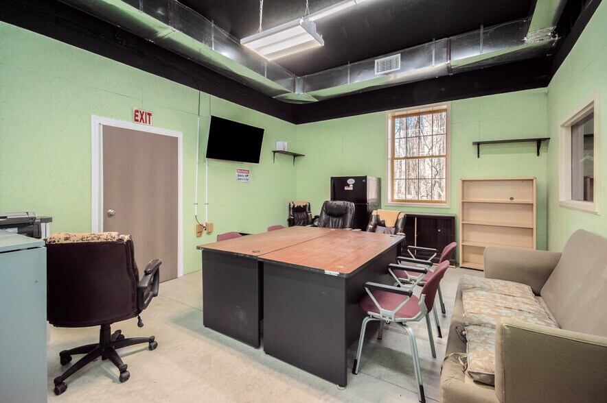 More Photos Of 7180 Opal Rd, Warrenton Office For Sale