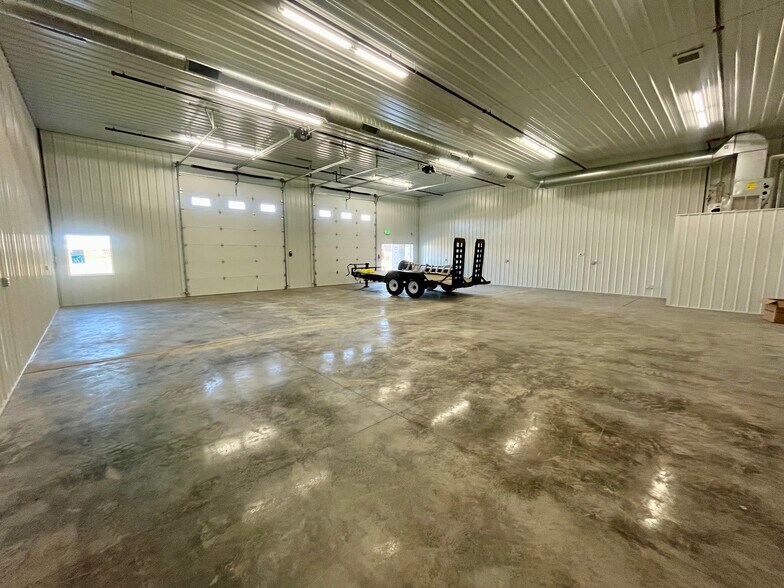 More Photos Of 2010 Fairview st, Centerville Industrial For Lease