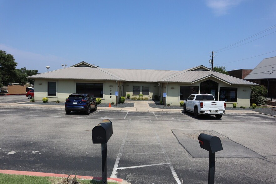More Photos Of 1700 Ranch Road 620 S, Lakeway Storefront Retail Office For Sale
