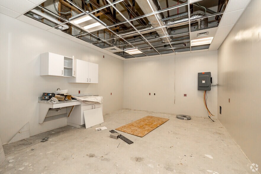 More Photos Of 108-114 S Main St, Hillsboro General Retail For Sale