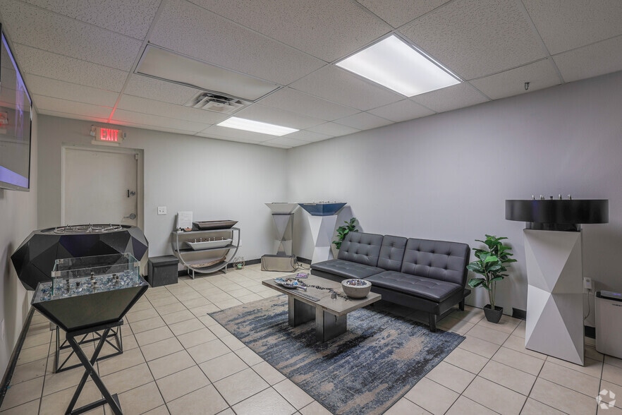 More Photos Of 1011-1021 N 21st Ave, Phoenix Warehouse For Lease