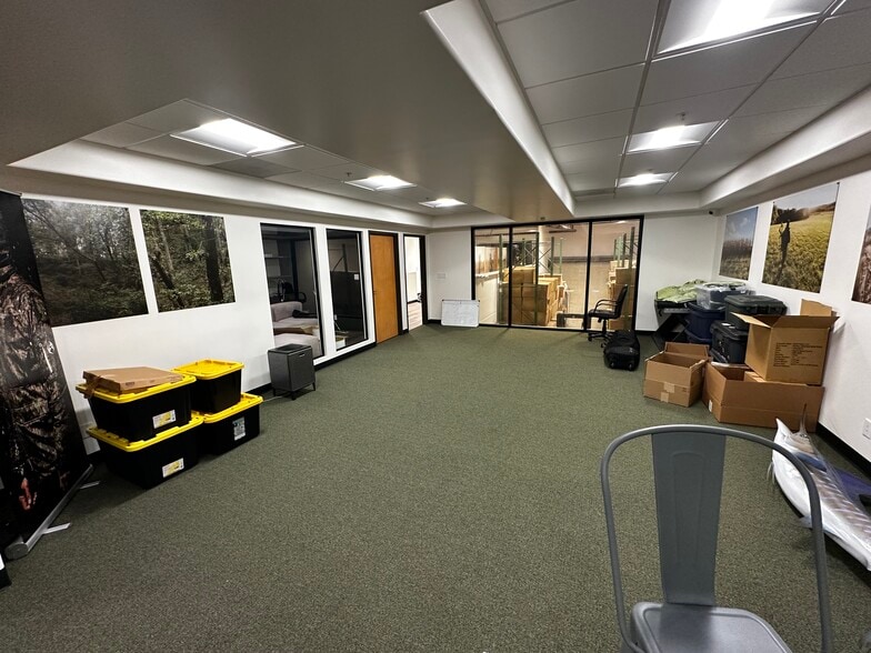 More Photos Of 4125 Market St, Ventura Light Manufacturing For Sale