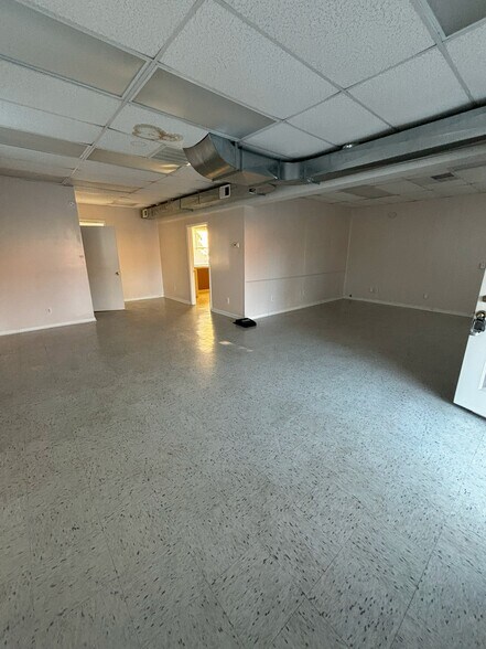 More Photos Of 301 W Main St, Union General Retail For Lease