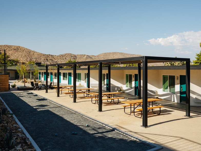 More Photos Of 54850 29 Palms Hwy, Yucca Valley Hotel For Sale