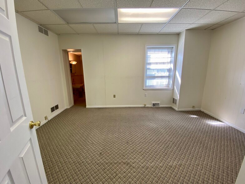 More Photos Of 402 S White Horse Pike, Audubon Office For Sale