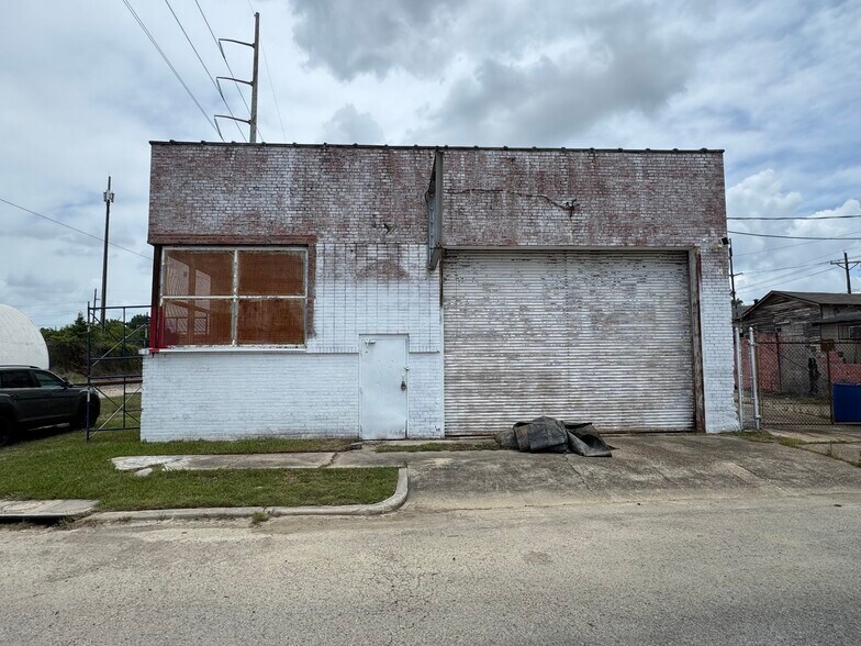 More Photos Of 1419 Julia St, Baton Rouge Warehouse For Sale
