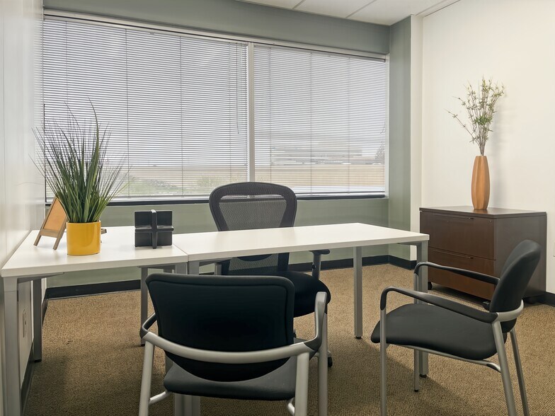 More Photos Of 4900 California Ave, Bakersfield Coworking Space