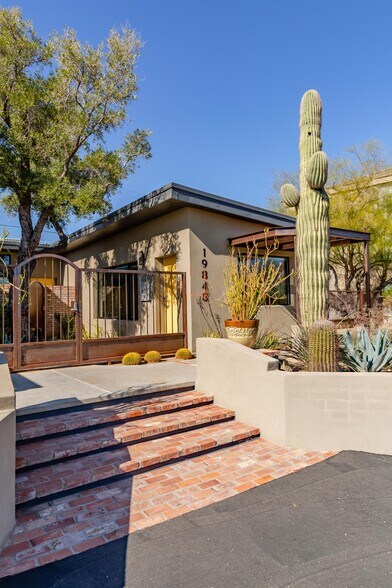 More Photos Of 19848 N Cave Creek Rd, Phoenix Office For Sale