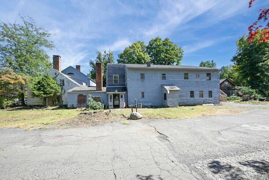More Photos Of 329 Kent Rd, New Milford Apartments For Sale