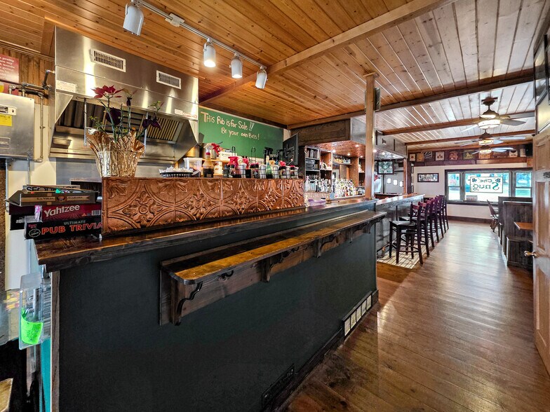 More Photos Of 308 W Bayfield St, Washburn Bar For Sale