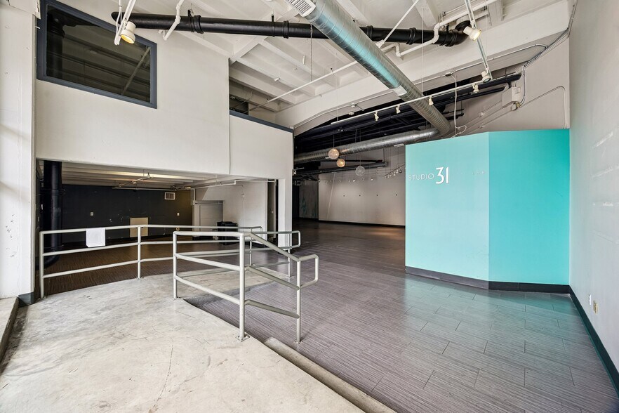 More Photos Of 2600 Travis St, Houston Freestanding For Lease