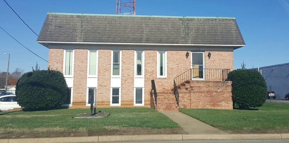 More Photos Of 2110 Maywill St, Richmond Light Distribution For Lease