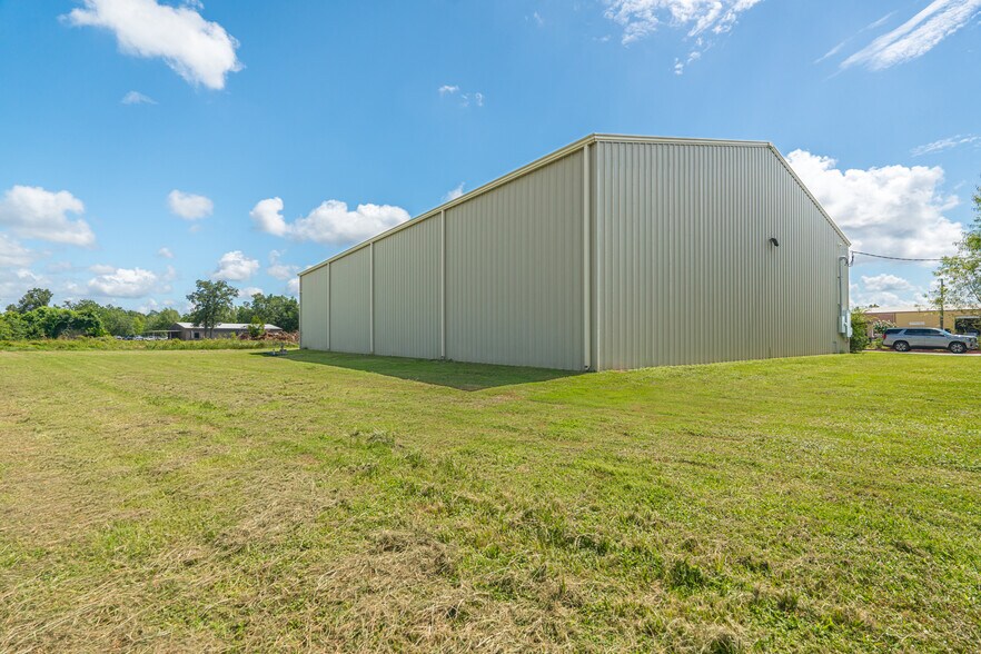 More Photos Of 8601 Fawn Trl, Conroe Warehouse For Sale