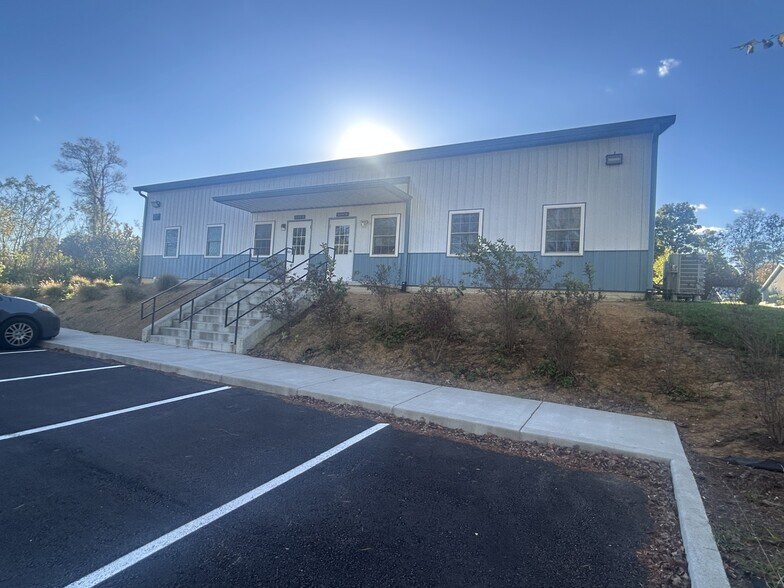 More Photos Of 3137 N Westbury Village Dr, Bloomington Industrial For Lease