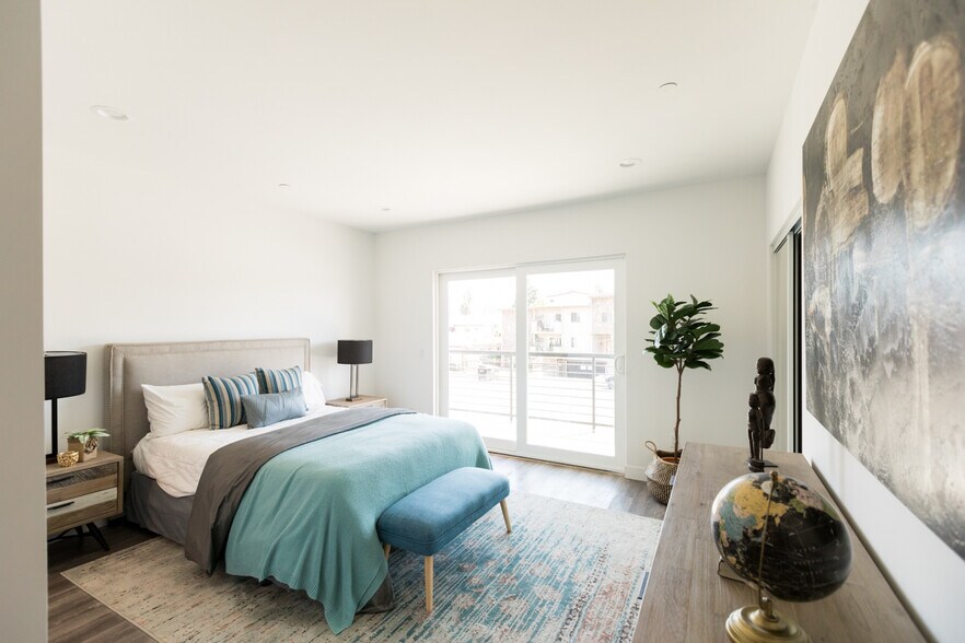 More Photos Of 14827 W Victory Blvd, Van Nuys Apartments For Sale