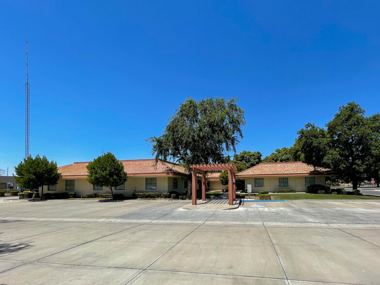 Primary Photo Of 1120 W I St, Los Banos Office For Lease