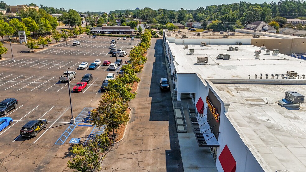 More Photos Of 2128-2150 Jackson Ave W, Oxford General Retail For Sale