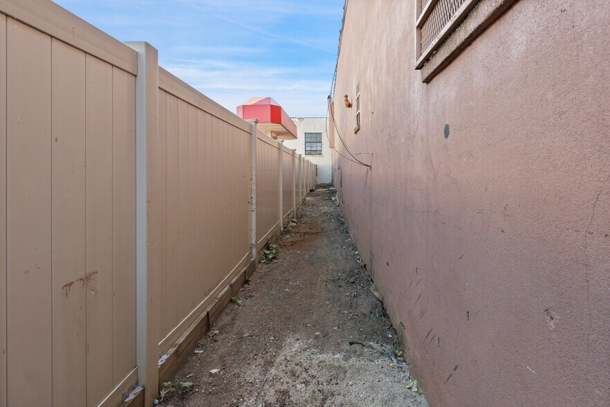 More Photos Of 10 W Sandford Blvd, Mount Vernon Manufacturing For Sale