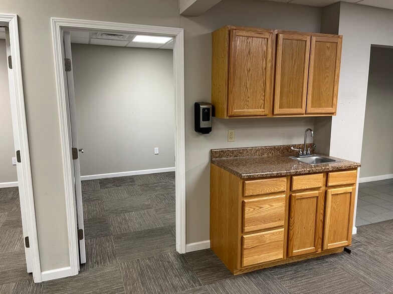 More Photos Of 604 Old Liverpool Rd, Liverpool Freestanding For Lease