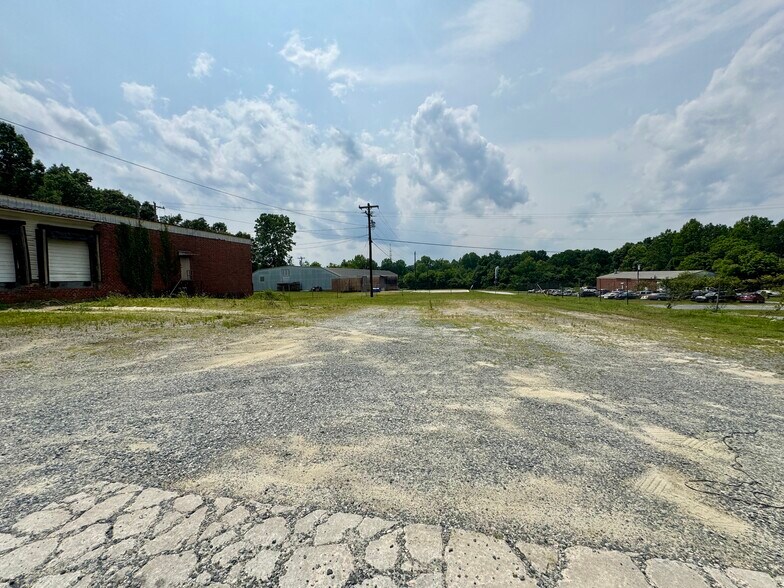 More Photos Of 114 Payne Rd, Thomasville Warehouse For Lease