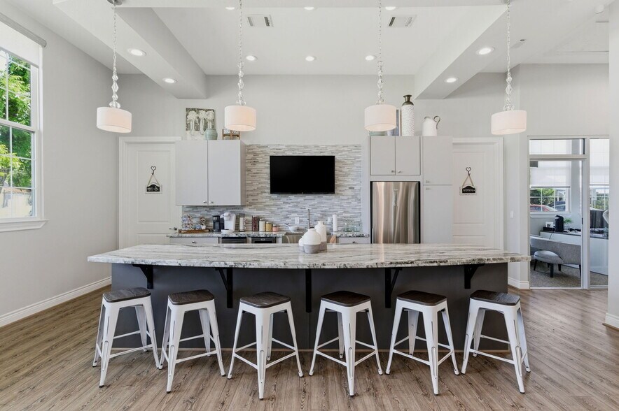 More Photos Of 21012 Eva St, Montgomery Freestanding For Sale